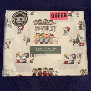 Peanuts Holiday Queen Sheets